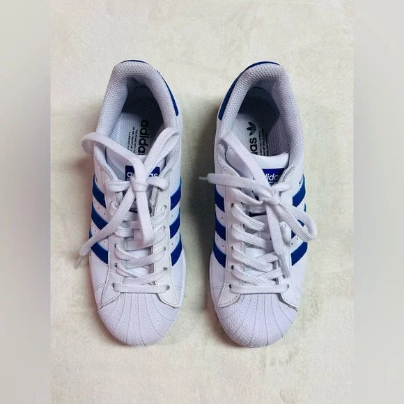 Kids Adidas Originals Superstar Sneakers Size 4.5 US - Picture 3 of 6